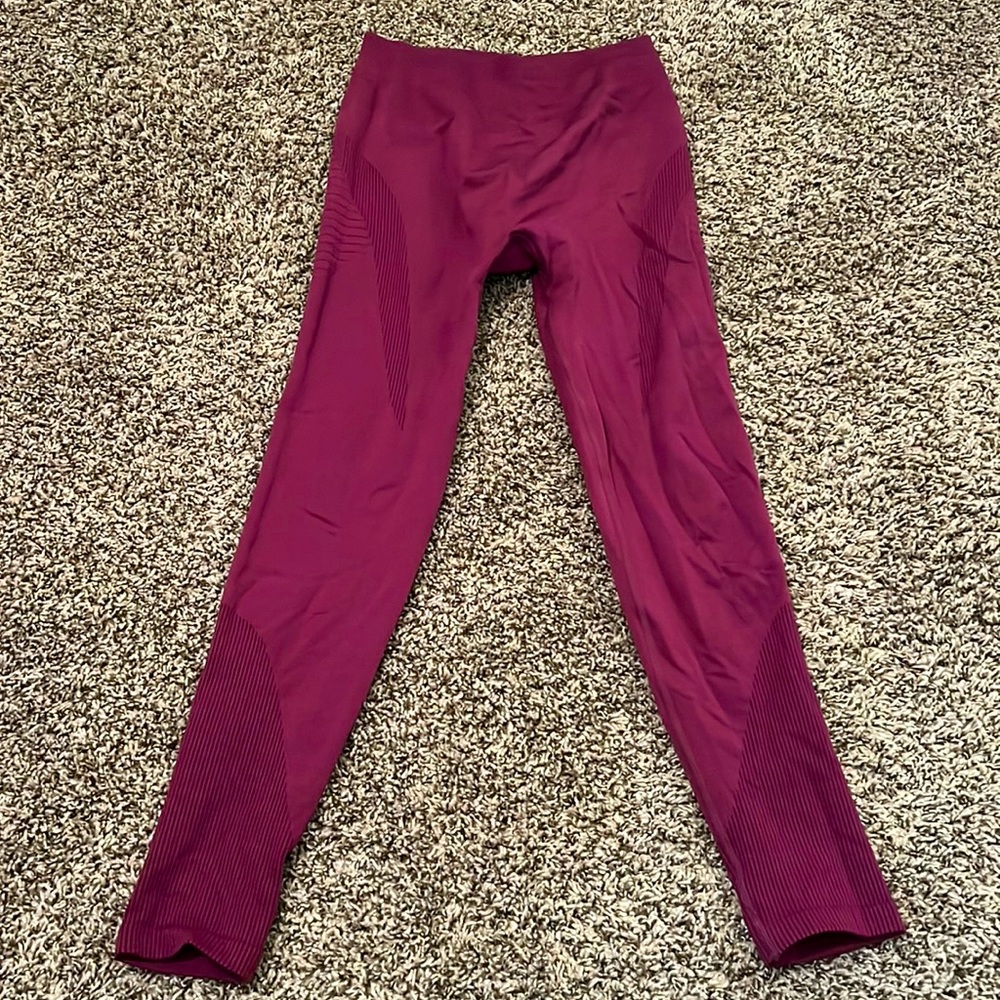 Alphalete Ozone Legging in grape, size medium 🙂